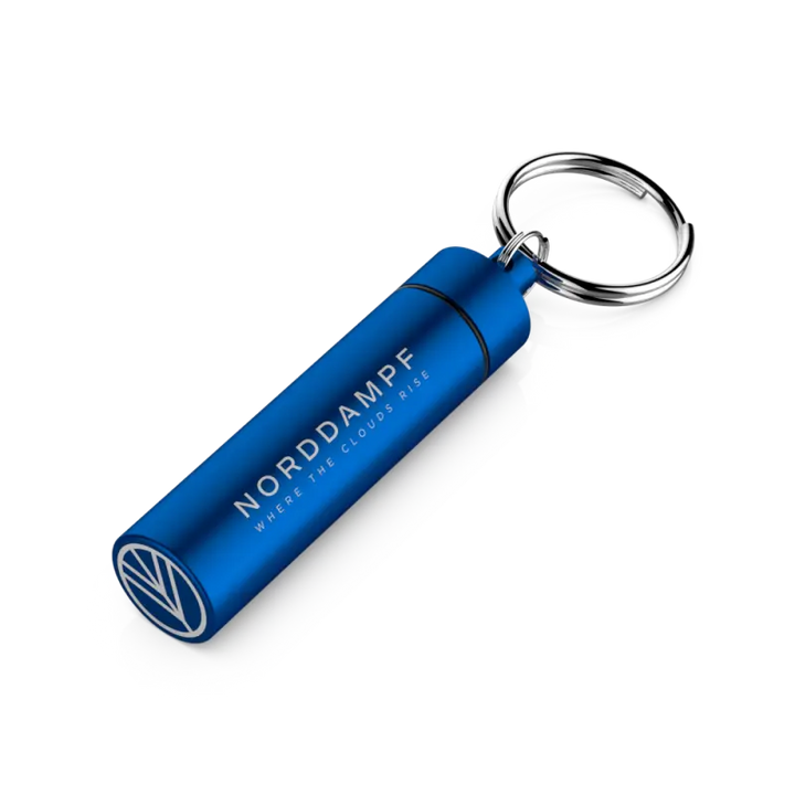 Norddampf Relict Capsule Caddy aus Aluminium in Blau liegend, Schlüsselanhänger für Dosierkapseln